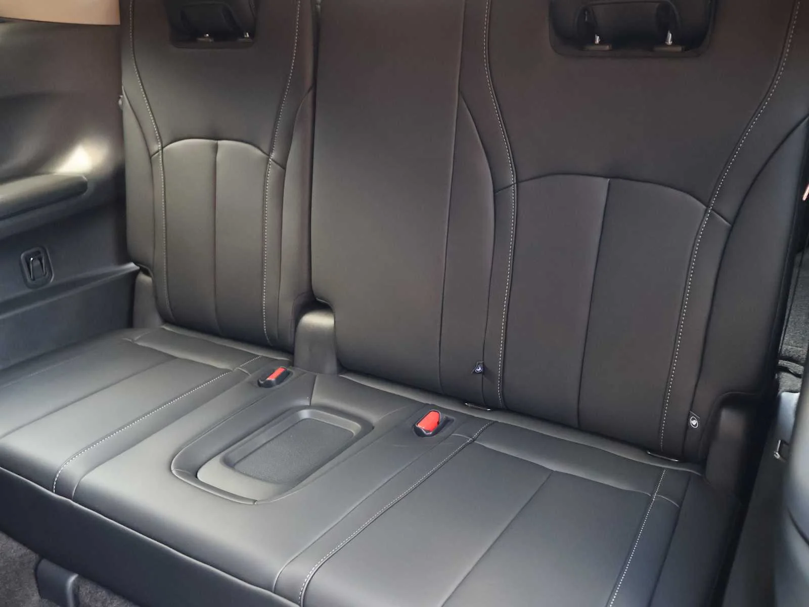 New 2027 MINERAL BLACK INFINITI Luxe FWD image 29