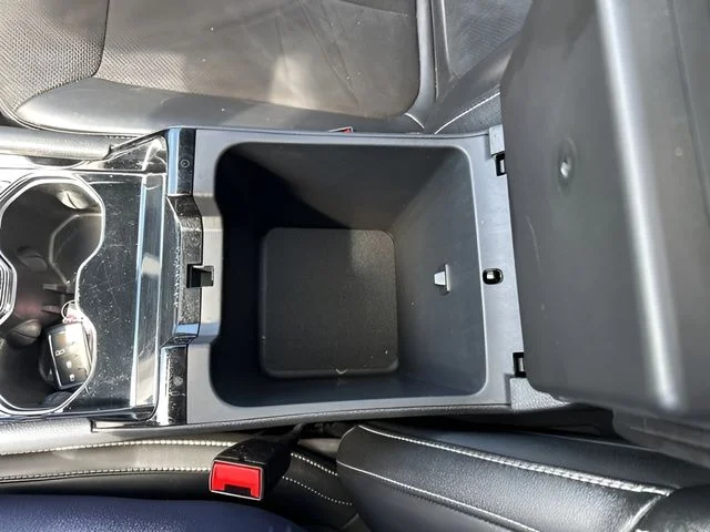 Used 2023 White Jeep Altitude image 27
