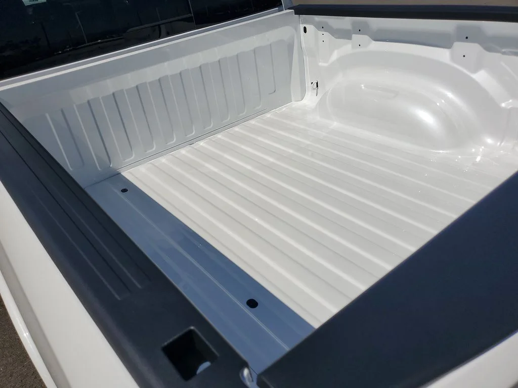 New 2026 Ivory White Tri-Coat Pearl-Coat Exterior Paint RAM Laramie image 27