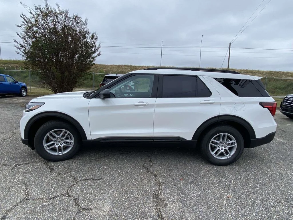 New 2026 Star White Metallic Tri-Coat Ford Active image 6