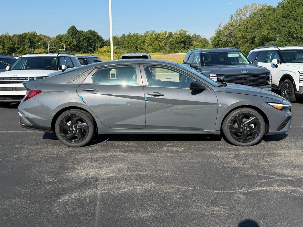 Used 2026 Gray Hyundai SEL Sport image 2