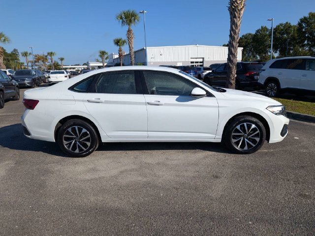 Used 2024 White Volkswagen 1.5T S image 3