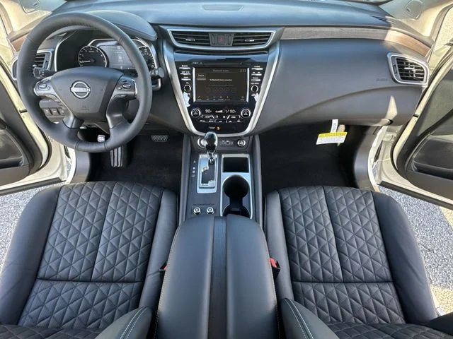 Used 2024 White Nissan Platinum image 9