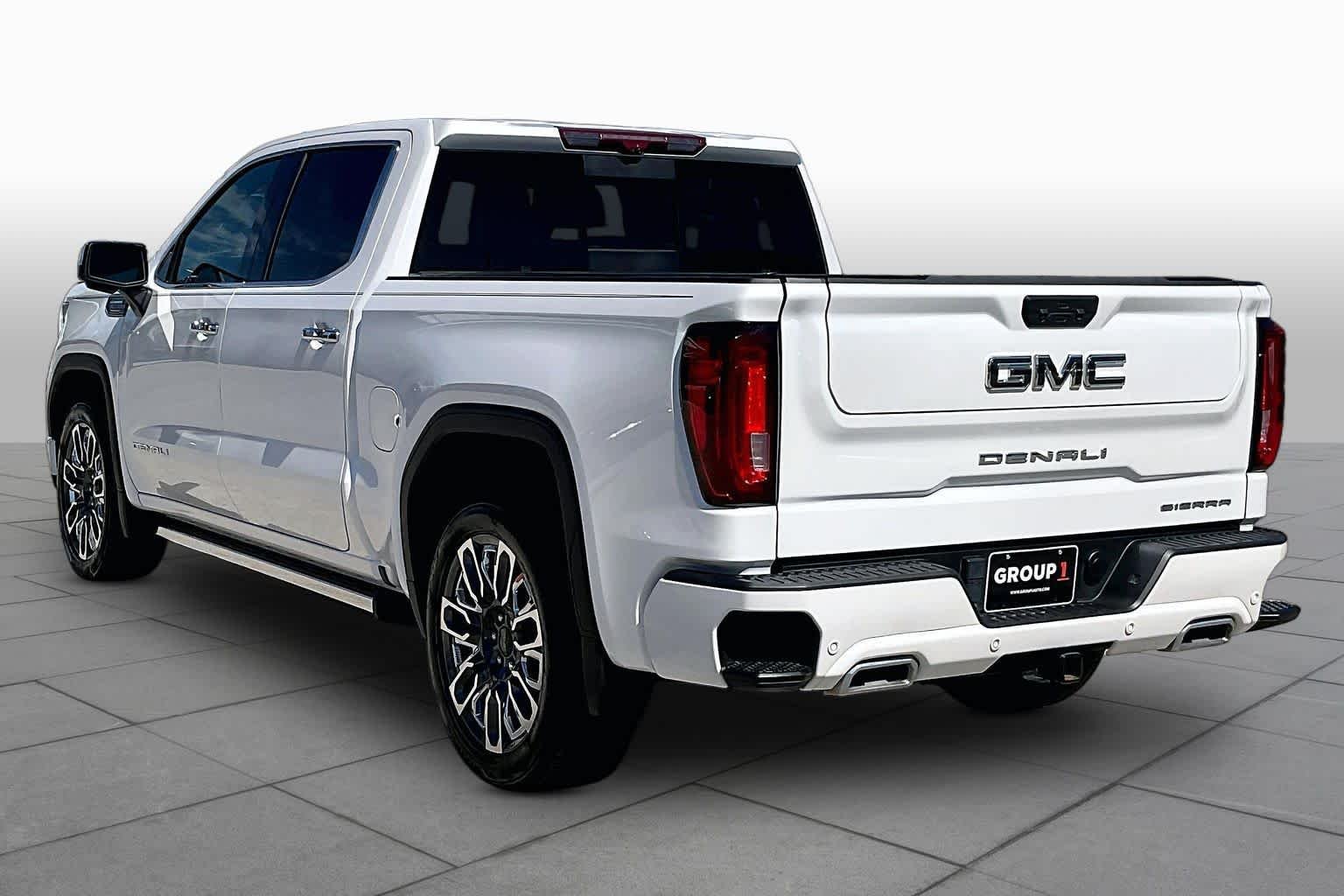 Used 2025 White Frost Tricoat GMC Denali Ultimate image 12