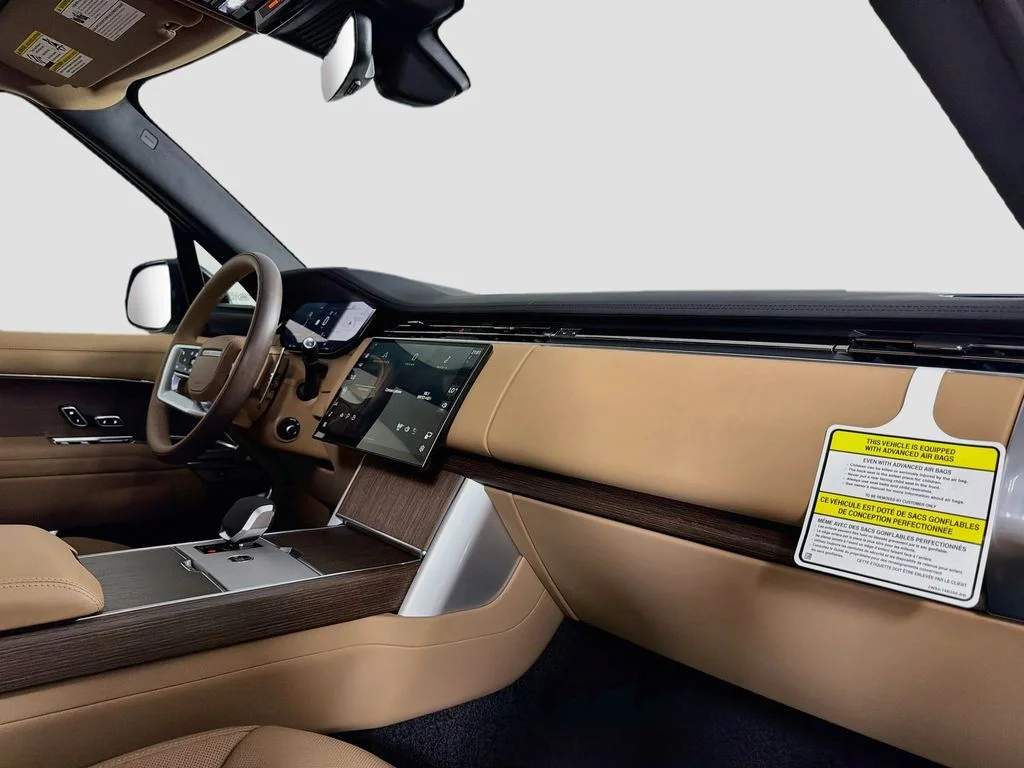 New 2026 Eiger Grey Land Rover SE image 31