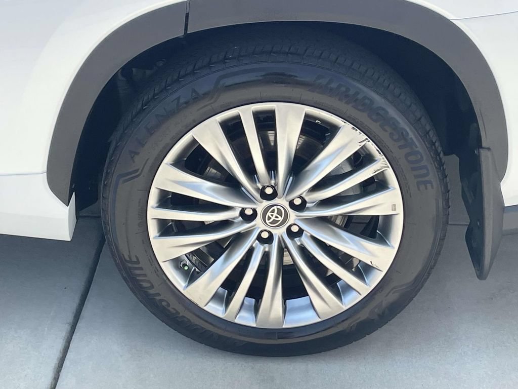 Used 2023 SUMMIT WHITE Chevrolet LTZ image 10