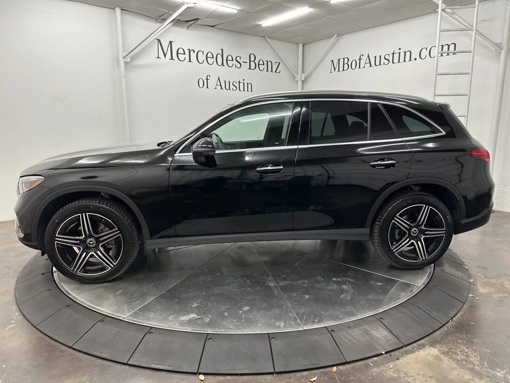 Used 2026 Black Mercedes-Benz GLC 300 image 4