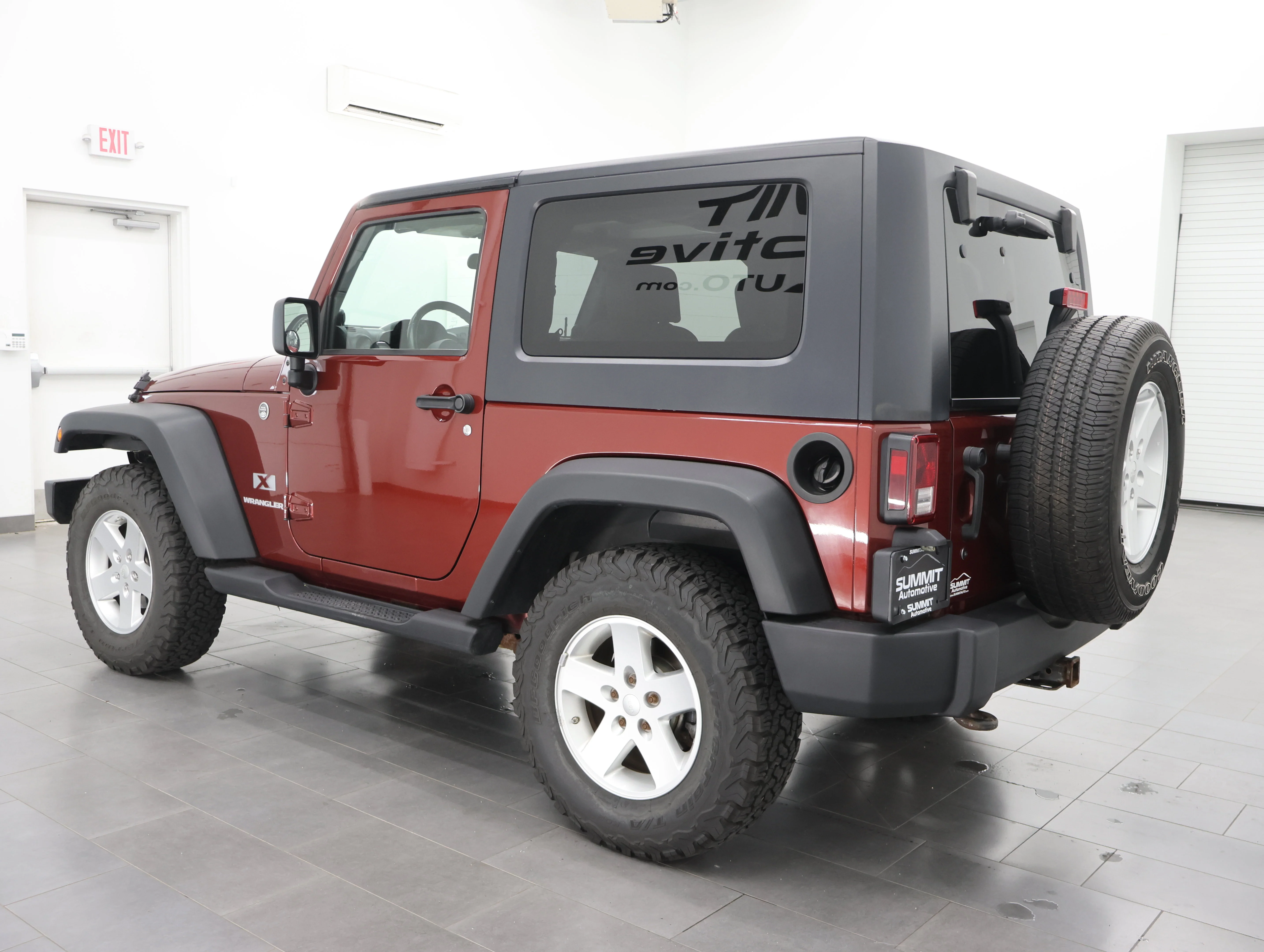Used 2009 Red Rock Crystal Pearl Jeep X image 5