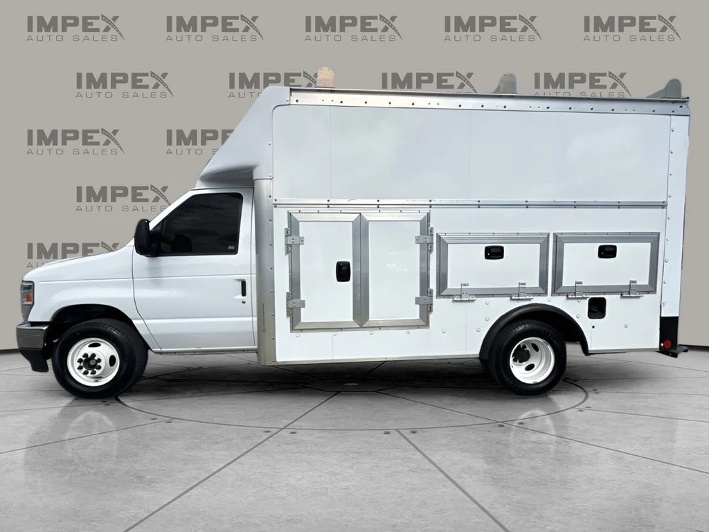 Used 2024 White Ford Base image 2