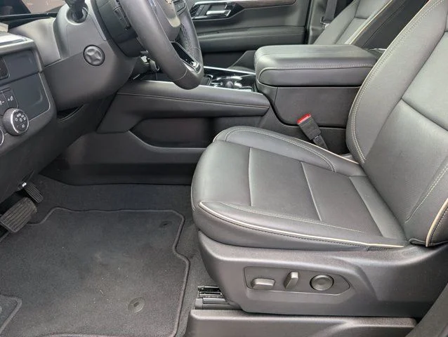 Used 2025 Dark Ash Metallic Chevrolet Premier image 15