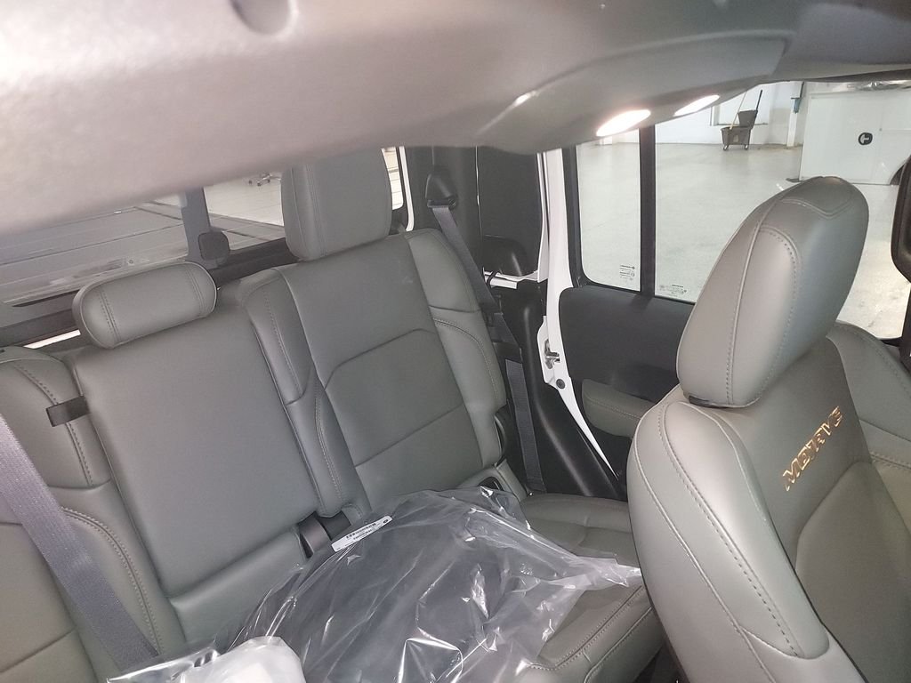 New 2026 Bright White Clear-Coat Exterior Paint Jeep Mojave X image 14