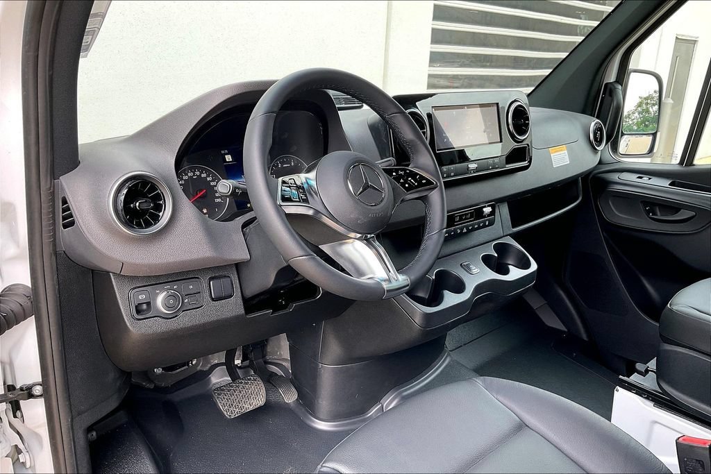 New 2025 Arctic White Mercedes-Benz  image 25