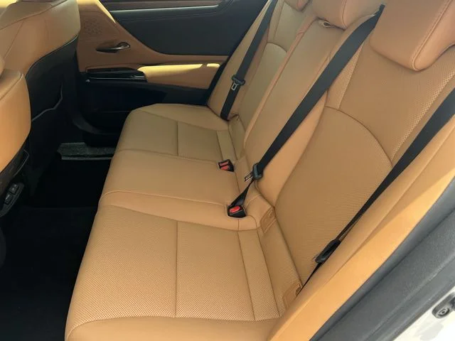 Used 2022 White Lexus 350 image 40