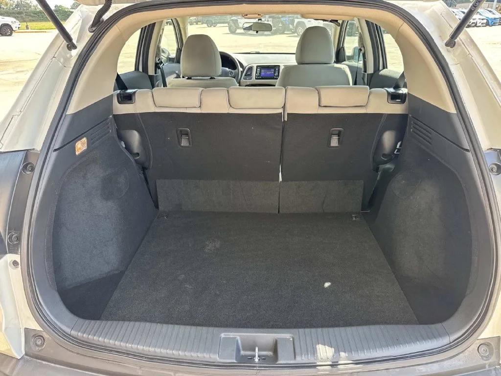 Used 2021 White Honda LX image 13