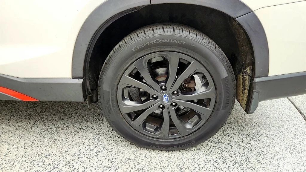 Used 2019 Crystal White Pearl Subaru 2.5i Sport w/ Multimedia Plus Audio & Blind Spot Detection image 9