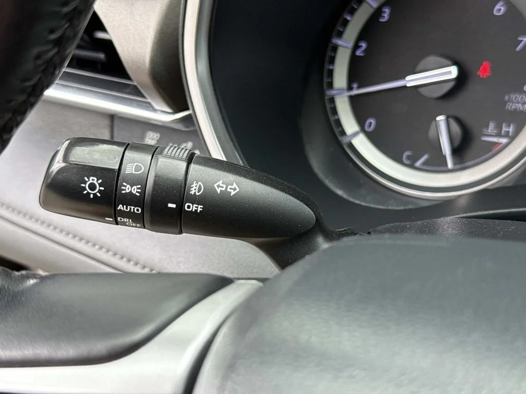 Used 2022  Toyota Limited image 42