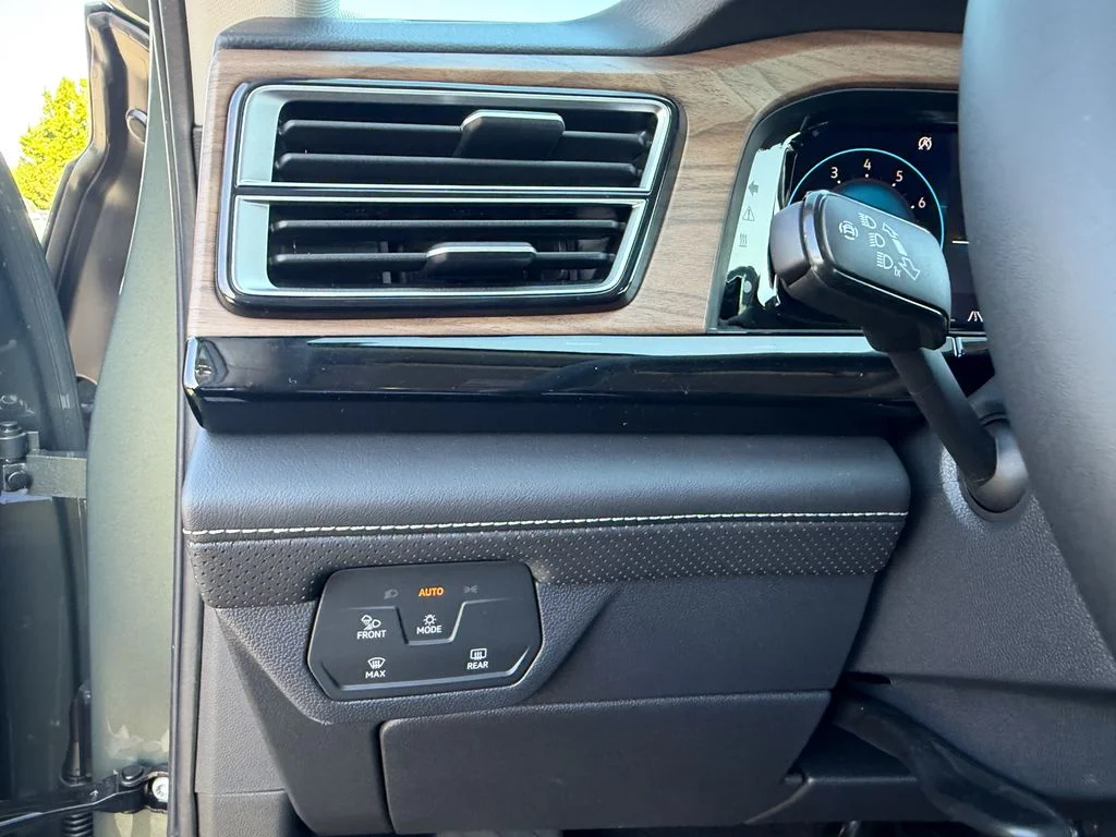 New 2026  Volkswagen SE w/Technology image 20