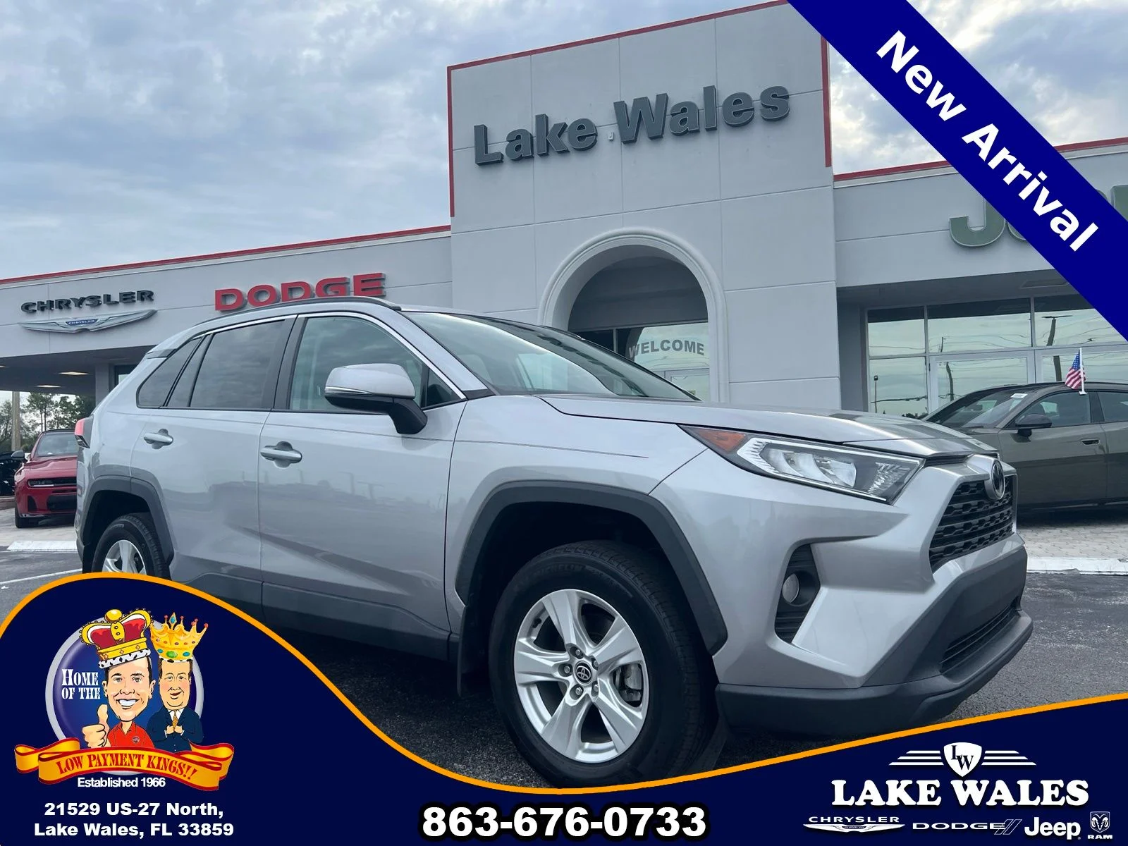 Used 2021 Silver Toyota XLE image 1