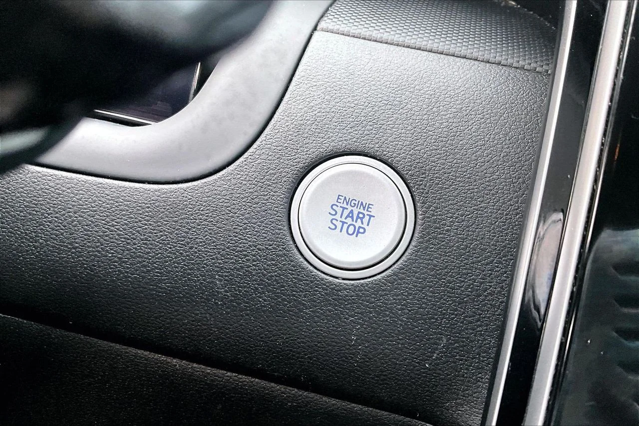 Certified Used 2024 White Hyundai SEL image 25