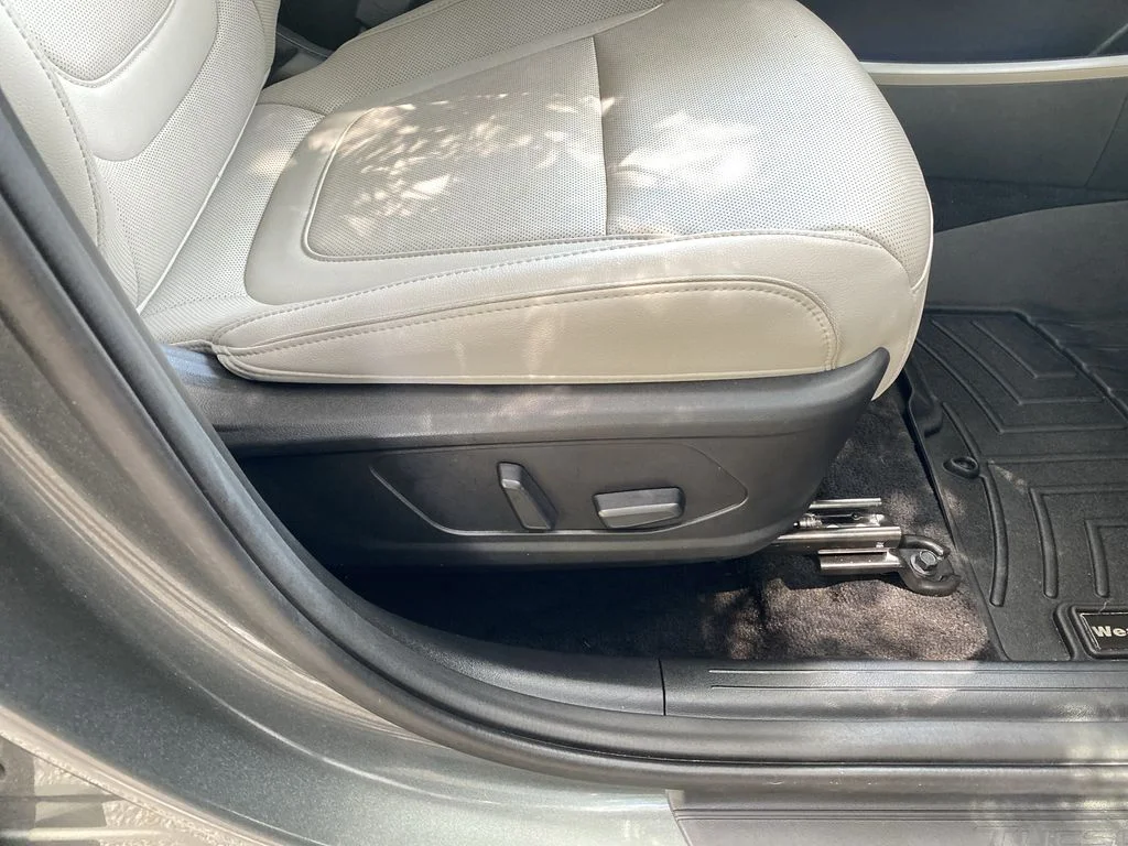 Used 2022 Amazon Gray Hyundai Limited image 36