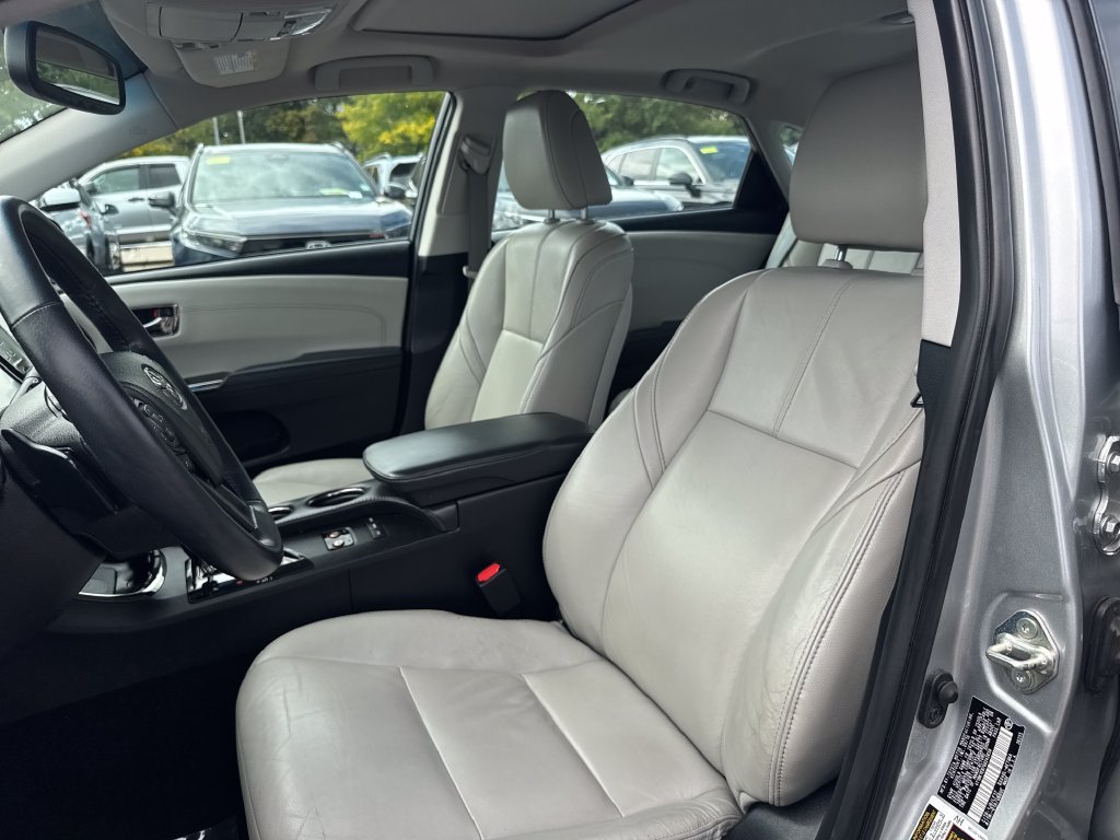 Used 2016 Silver Toyota XLE Premium image 14