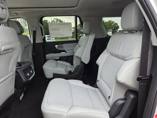 New 2026 Star White Metallic Tri-Coat Ford MAX Platinum® image 40