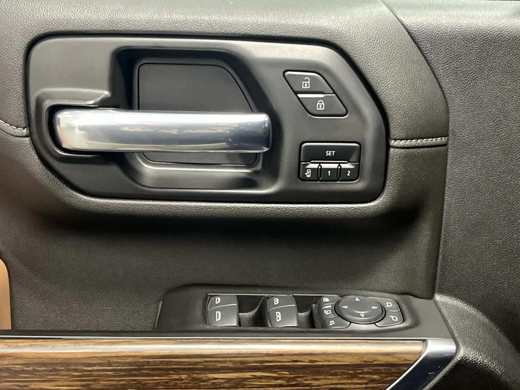 Used 2022 Northsky Blue Metallic Chevrolet High Country image 16