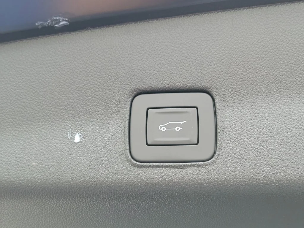 New 2026 Mosaic Black Metallic Chevrolet ACTIV image 24