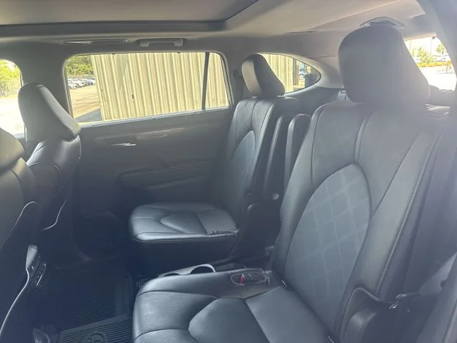 Used 2022  Toyota Platinum image 16