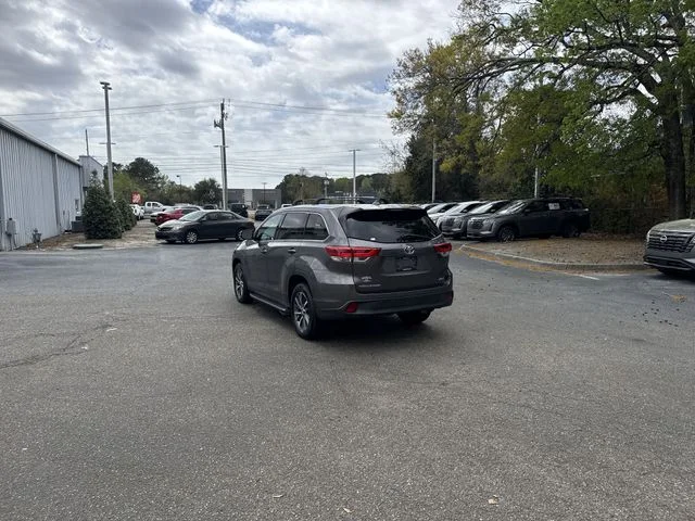 Used 2019 Gray Toyota XLE image 7