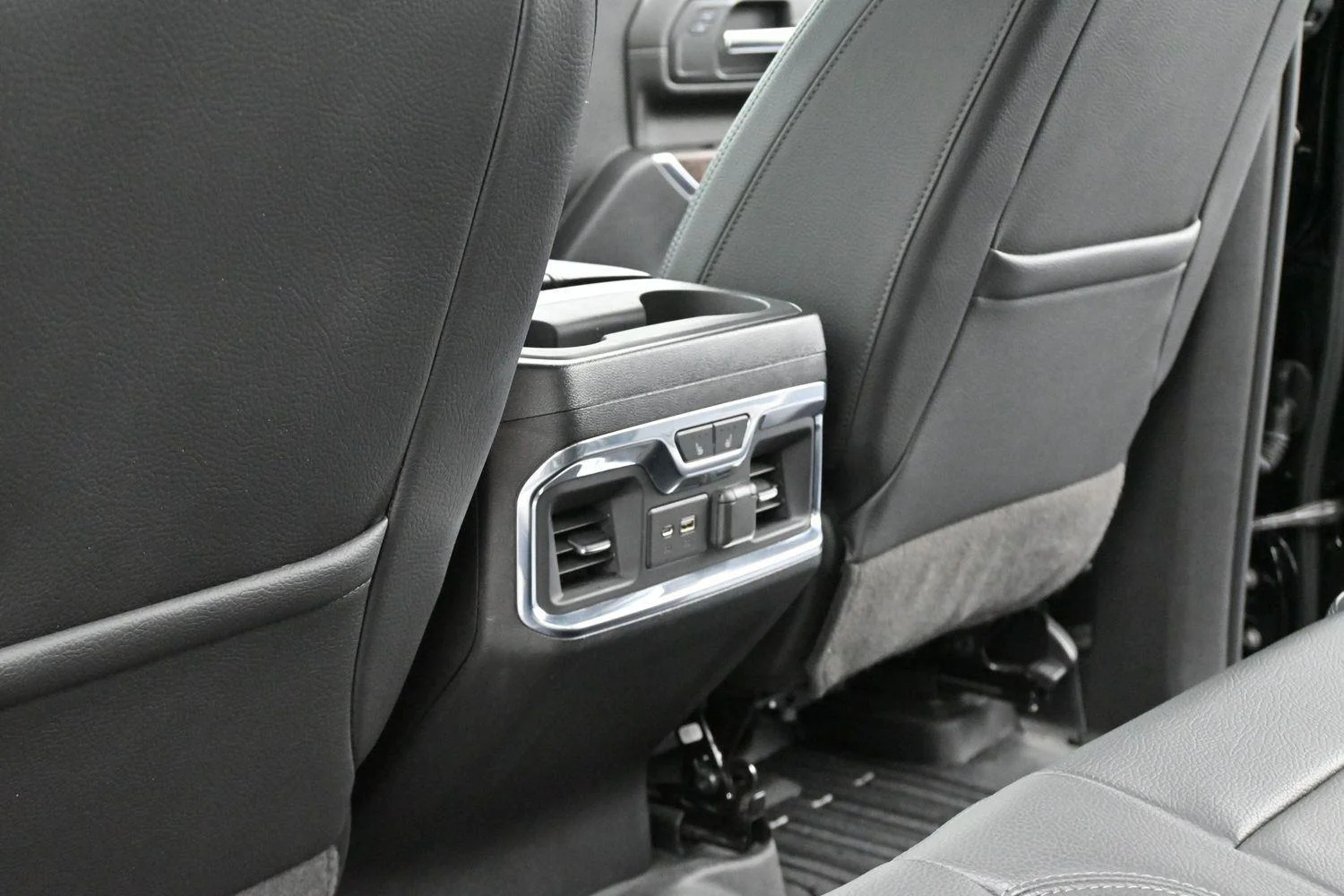 Used 2021 Onyx Black GMC Denali image 32