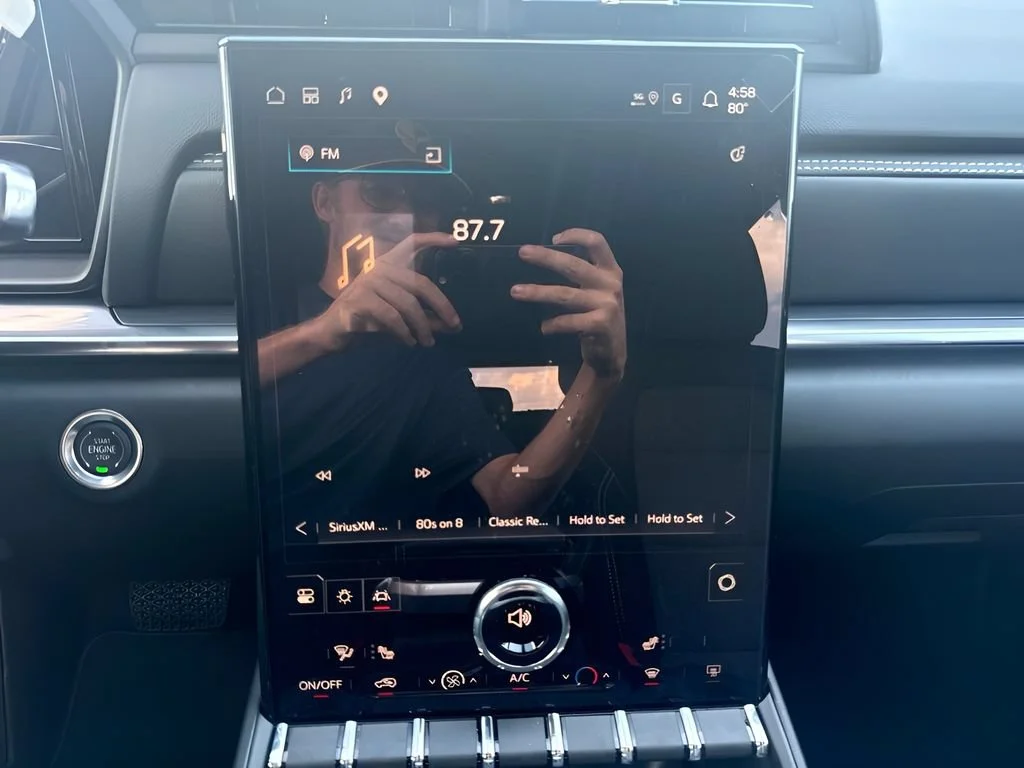 New 2027 Summit White GMC Elevation image 18