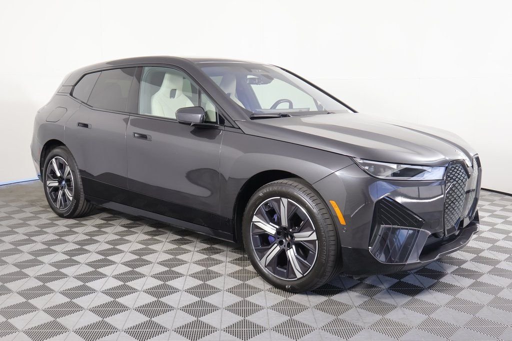 Used 2024 Dark Graphite BMW xDrive50 image 3