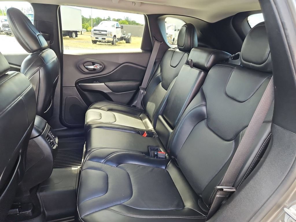 Used 2020 Light Brownstone Pearlcoat Jeep Latitude Plus image 23