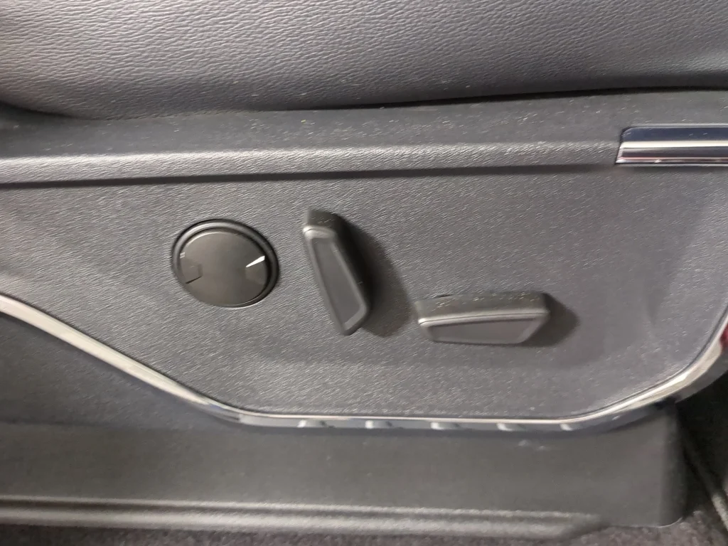 Used 2023 Red Ford LARIAT image 21