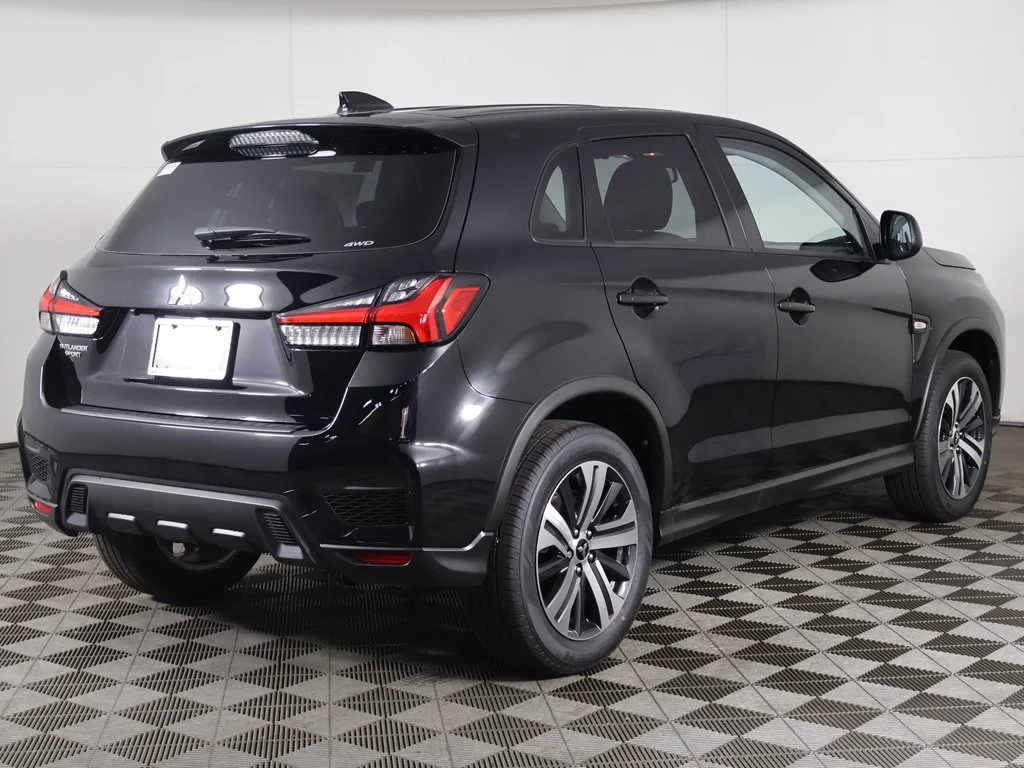 New 2027 Black Mitsubishi 2.0 ES AWC image 7