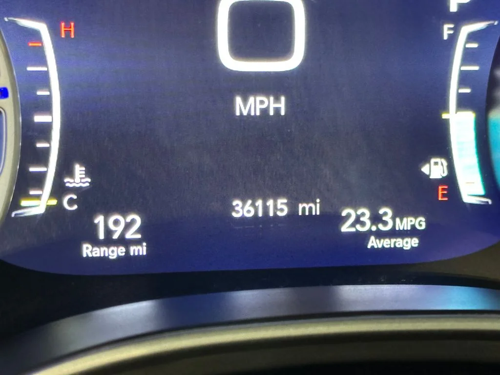 Used 2025 White Chrysler Select image 18