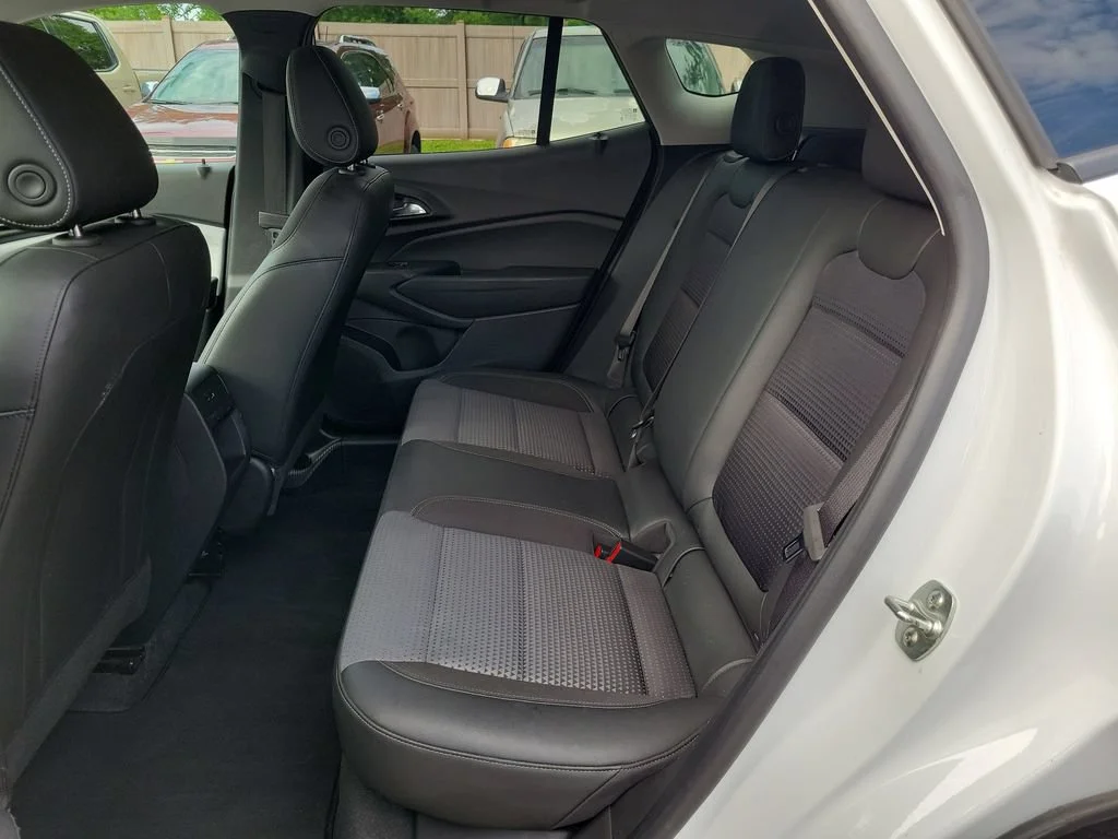 Used 2025 Summit White Chevrolet LT image 15