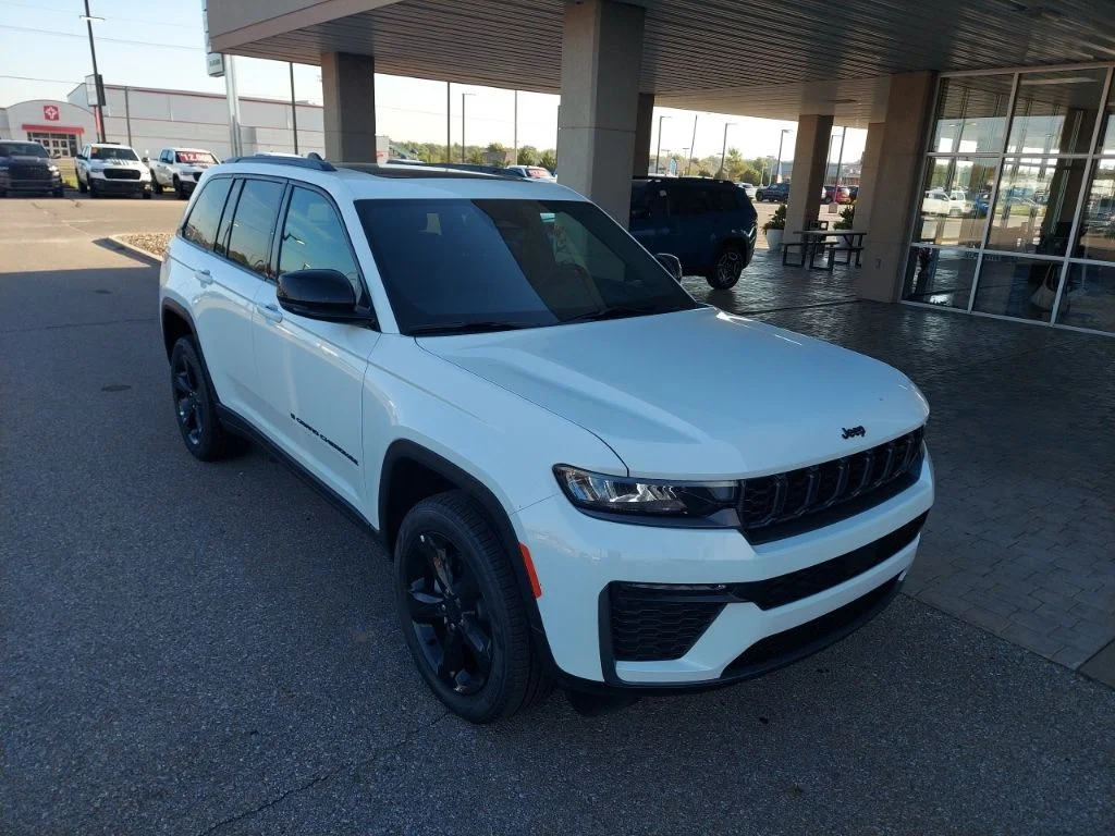 New 2026 Bright White Clear-Coat Exterior Paint Jeep Limited image 1