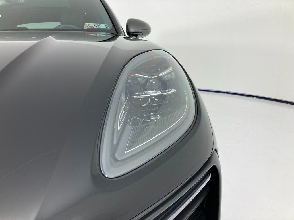 2026 Porsche Macan T - Photo 38