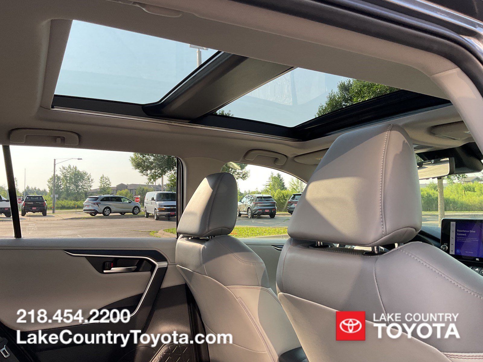2023 Toyota RAV4 Limited - Photo 17
