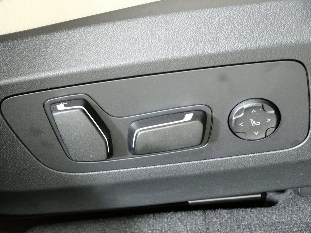 Used 2026 Skyscraper Grey Metallic BMW 30 xDrive image 24