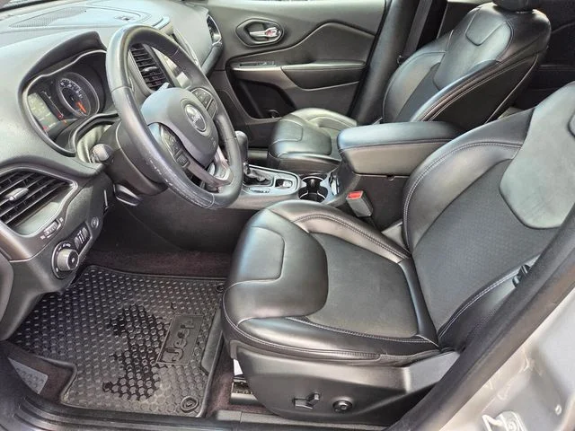 Used 2019 Silver Jeep Latitude Plus image 10