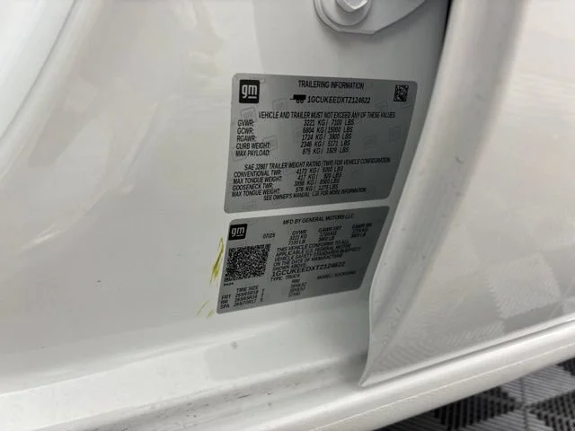 Used 2026 Summit White Chevrolet RST image 33