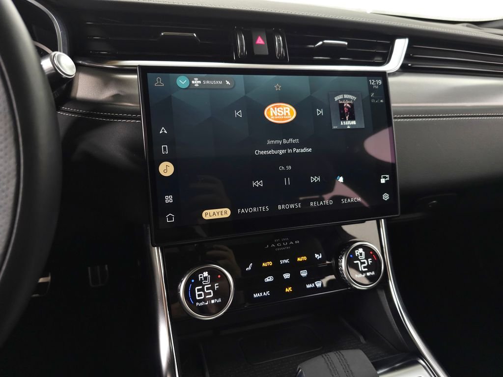 Used 2022  Jaguar R-Dynamic SE image 23