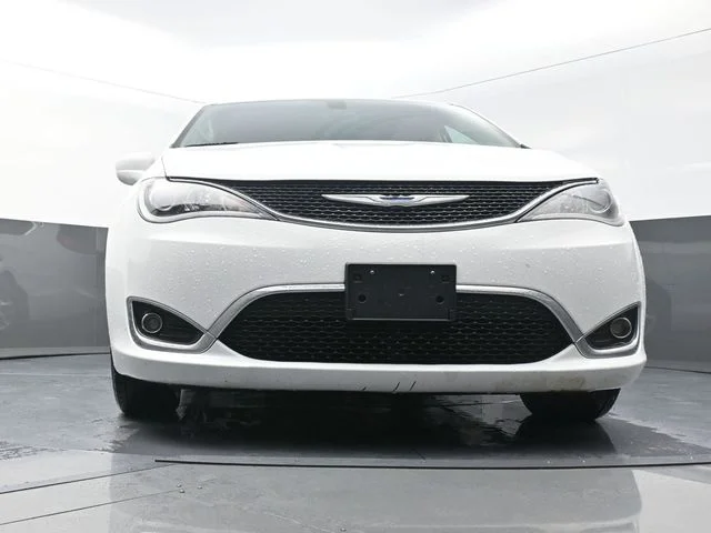 Used 2018 White Chrysler Touring Plus image 30