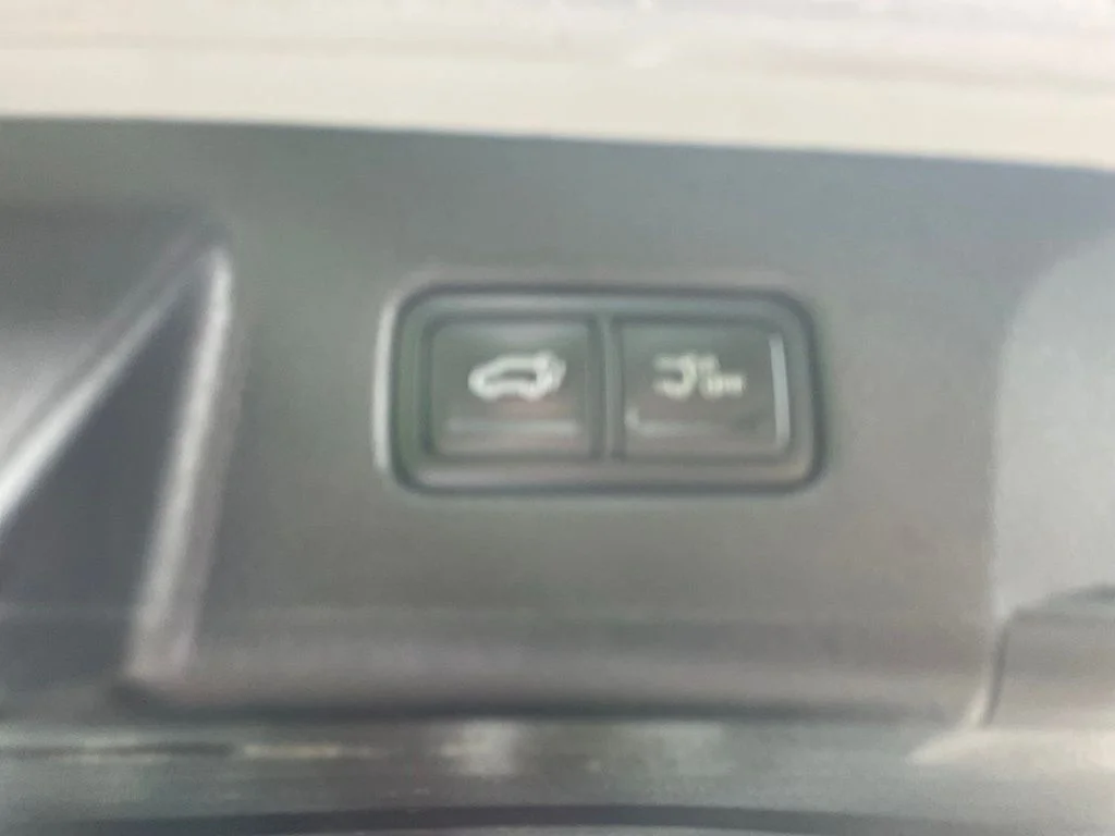 Used 2025 Wolf Gray Kia EX X-Line image 23