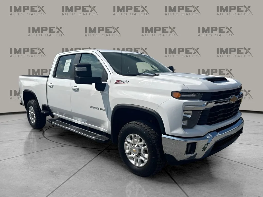 Used 2024 White Chevrolet LT image 8