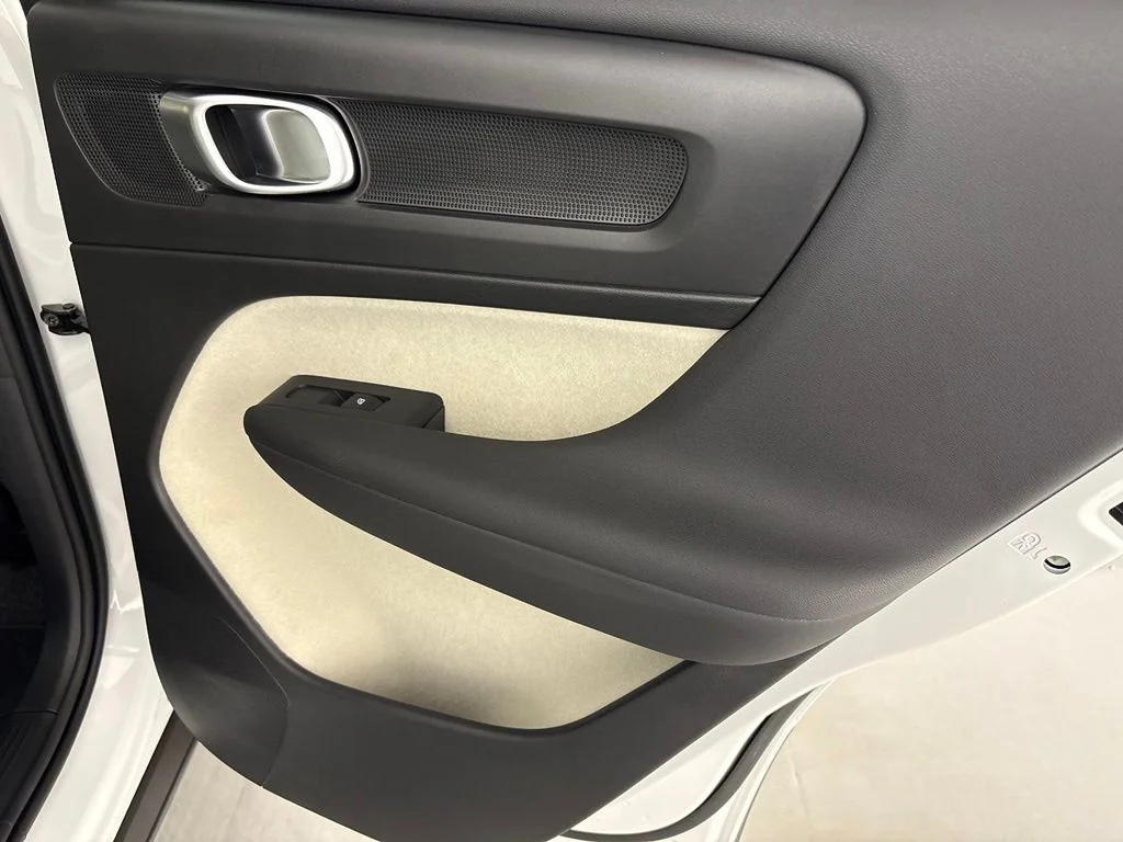 New 2026 Crystal White Volvo Plus image 39