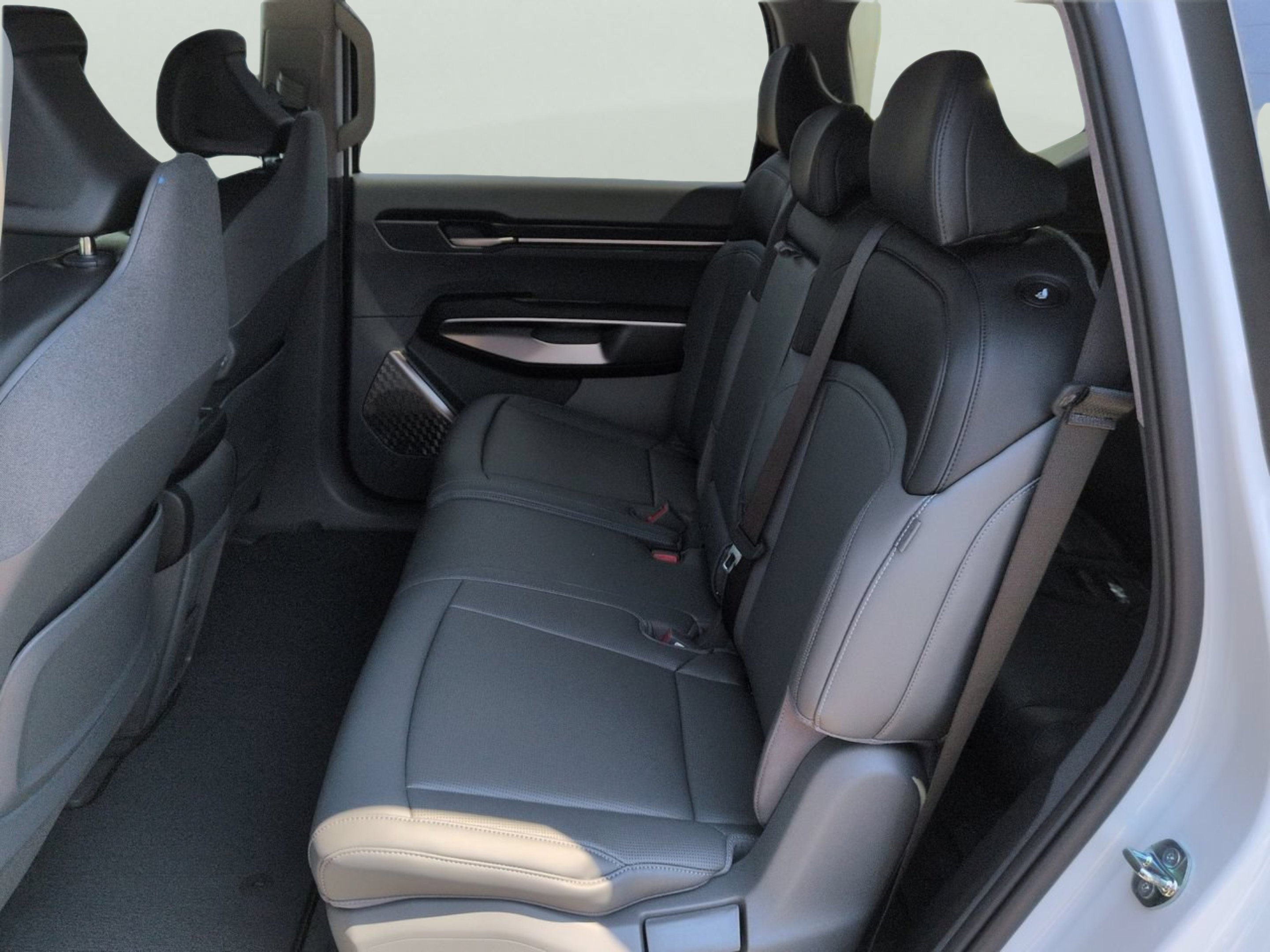 New 2026 Glacial White Pearl Kia Light RWD image 13